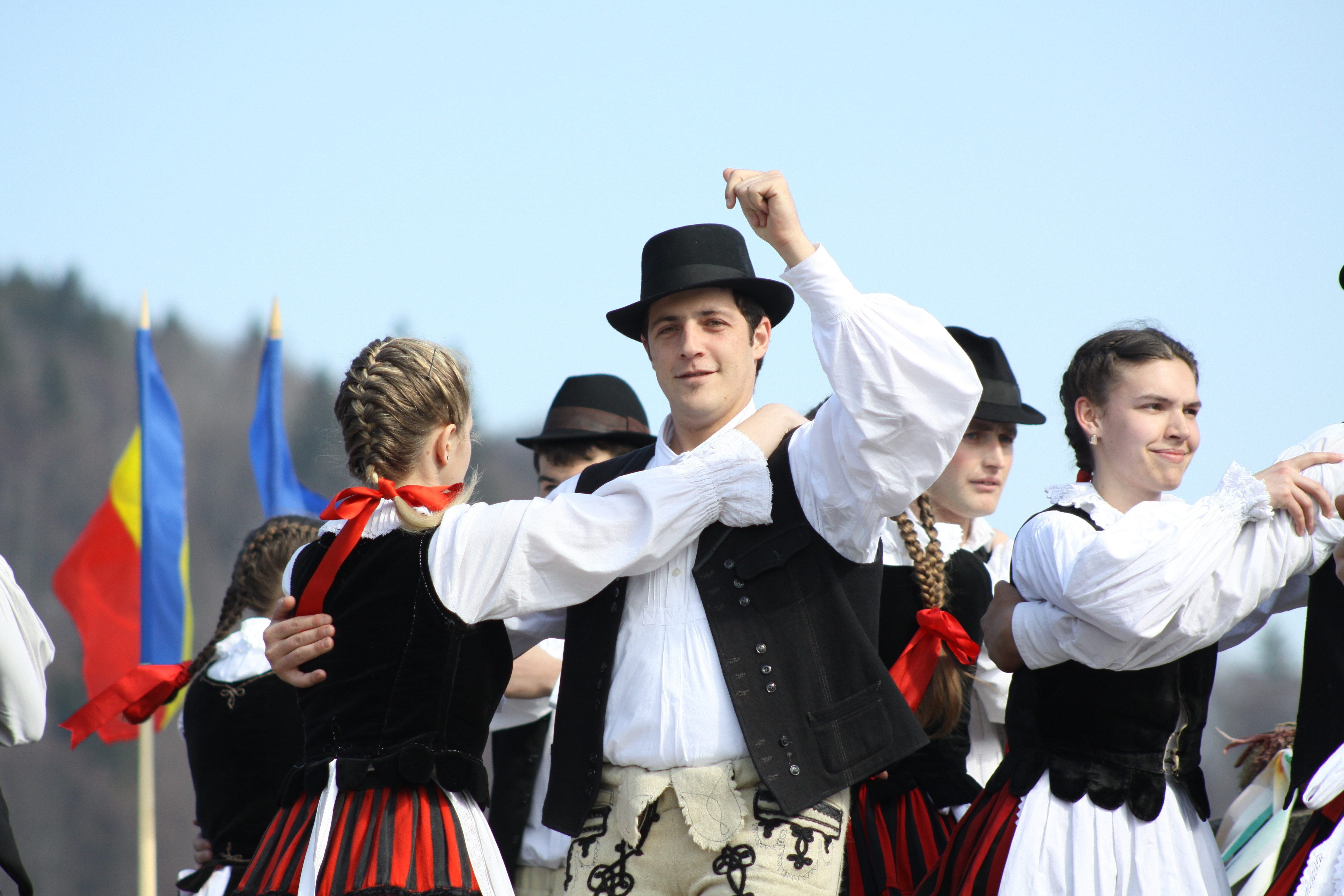 Presa din Ungaria râde de România: „Visează la lucruri mărețe, să devină un gigant militar. Începe cu șuruburi importate”