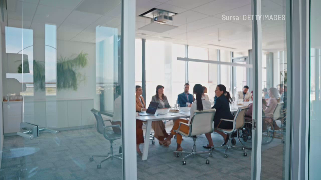 România pierde specialiști străini din cauza birocrației. Angajarea experților din India și America Latină durează un an