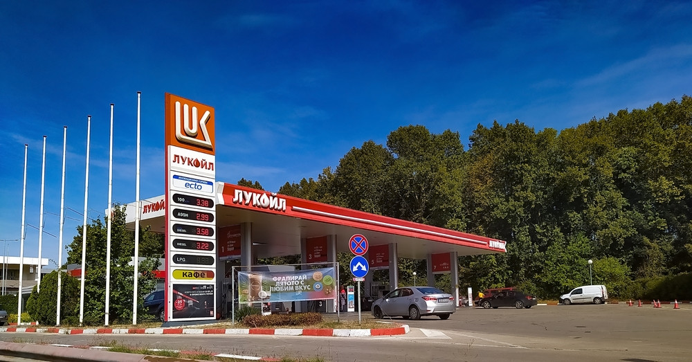 Situație de criză în Bulgaria. Țara mai are rezerve de benzină pentru o lună, pe fondul sancțiunilor SUA împotriva Lukoil