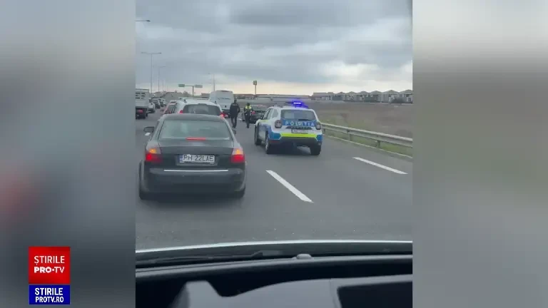 Grav accident pe autostrada A3. Un Mercedes este răsturnat. Trafic intens