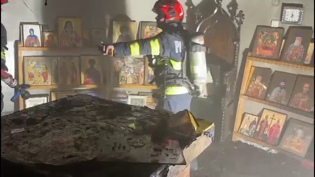 Incendiu la catedrala din Dorohoi. Altarul a fost cuprins de flăcări, pompierii au intervenit mai bine de două ore