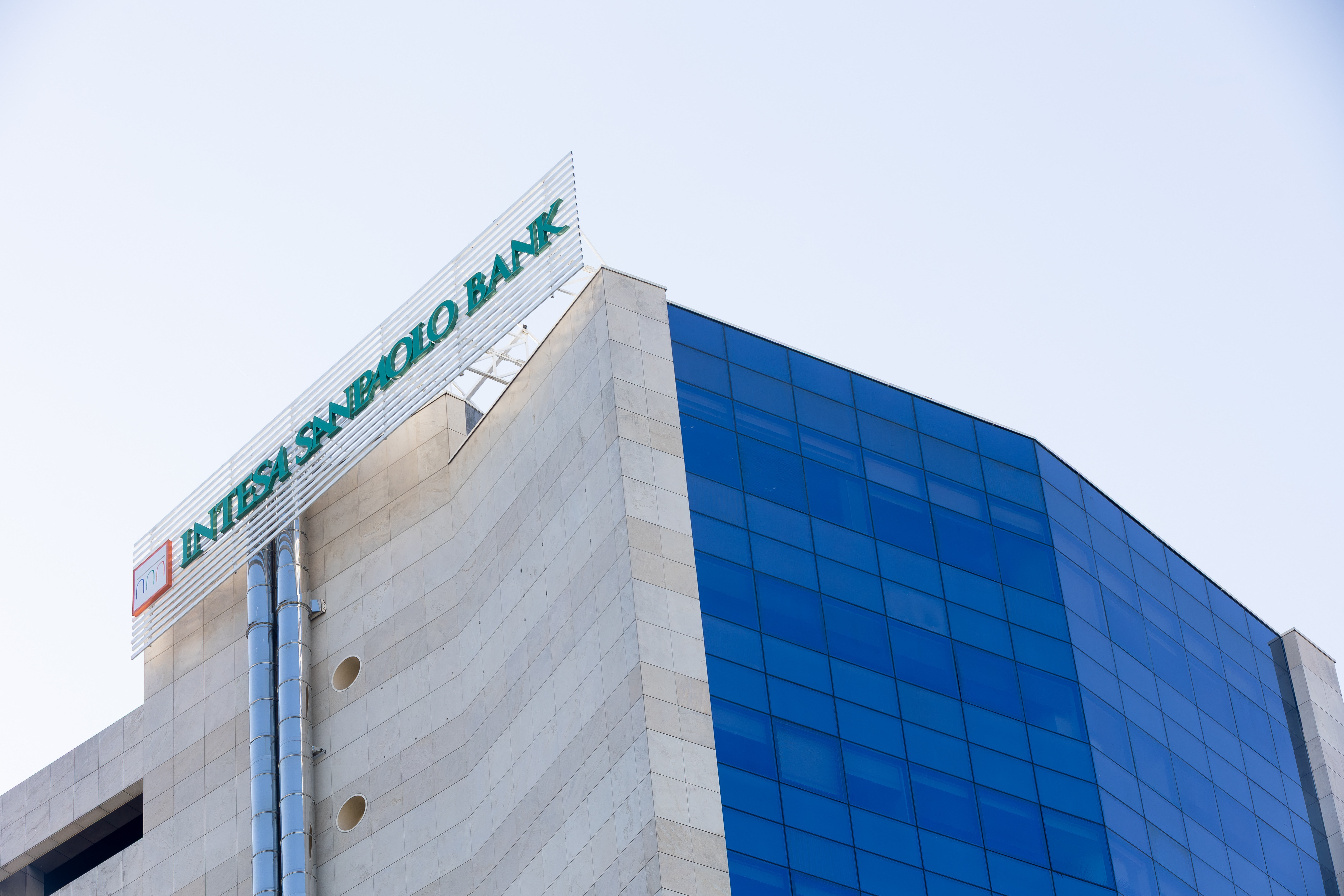 (P) Recomandări pentru clienții First Bank după integrarea în Intesa Sanpaolo Bank Romania: ghid de activare a serviciilor