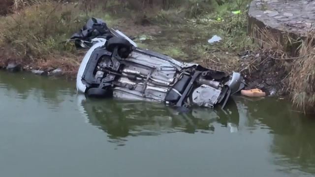 Șase oameni au murit după ce un român care fugea de poliție a căzut cu mașina într-un lac din Bulgaria. Reacția MAE