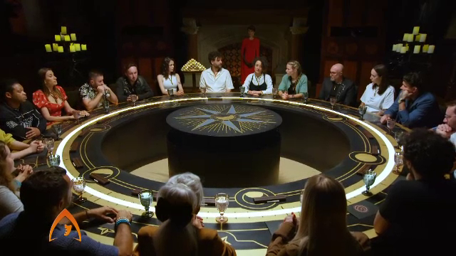 Reality-show-ul „Trădătorii” continuă la PRO TV. Doi concurenți eliminați s-au întors în joc, iar alți patru au plecat