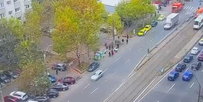 Femeia electrocutată de un cablu al rețelei de tramvai din București a murit. Era internată la Spitalul Pantelimon