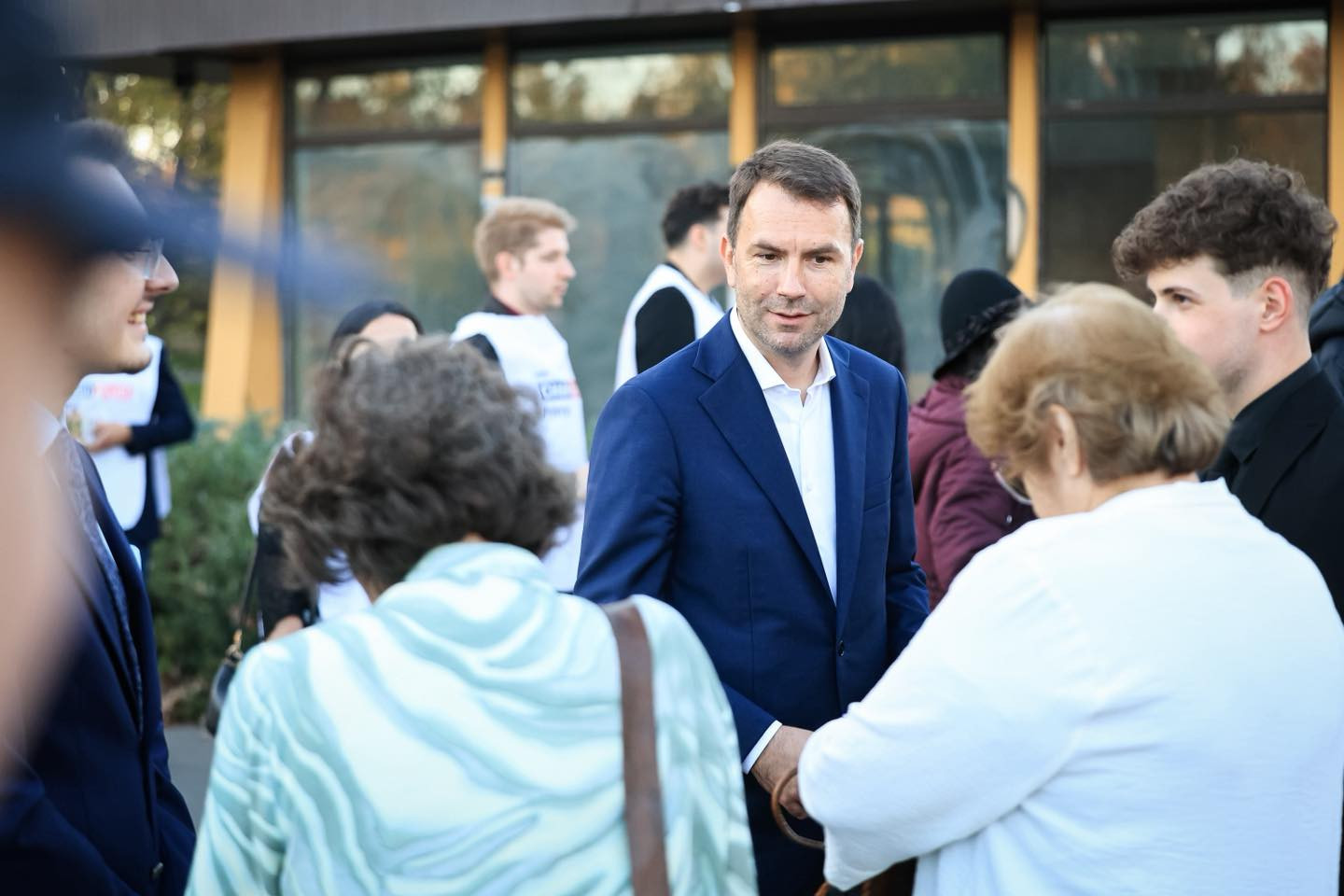 Candidatul USR la Primăria Capitalei, Cătălin Drulă, acuză o campanie de fake news: ”Mafiile PSD și AUR bagă mulți bani”