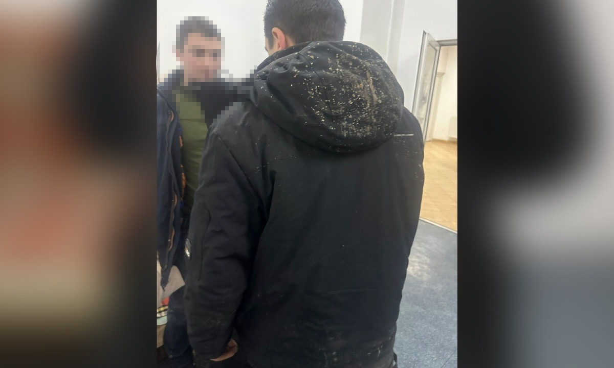 Percheziții în Poienile de sub Munte, Maramureș. Doi frați reținuți pentru trafic de migranți ucraineni. FOTO