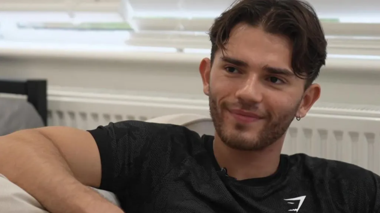 „O șansă la un milion”. Un tânăr din Londra a făcut o descoperire neașteptată după ce a abordat un străin într-un magazin