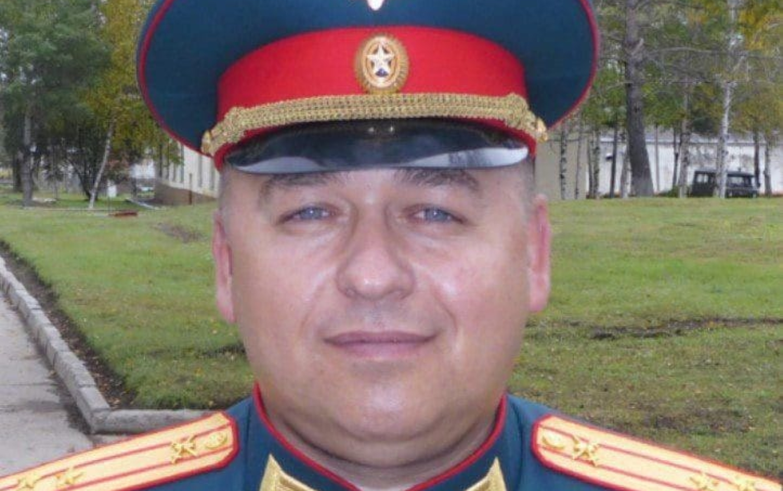 De la cel mai înalt ofițer ucrainean, la cel mai mare trădător. Cine e generalul care își bombardează acum propriul popor