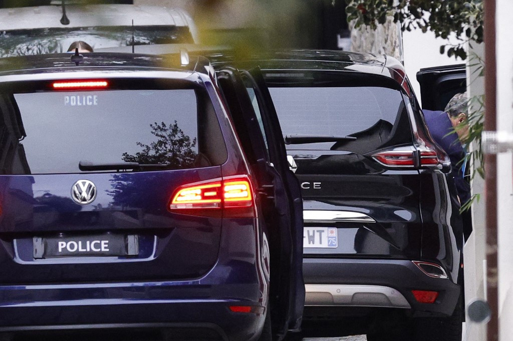 „Trăiască libertatea”. Nicolas Sarkozy a ieșit din închisoare. Unde a mers imediat fostul președinte al Franței | VIDEO