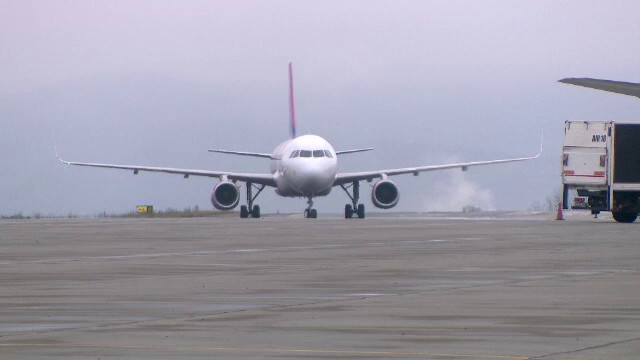 Ceața lăptoasă a dat peste cap traficul aerian. Zboruri anulate sau întârziate la Iași. „Unul a fost deviat la Suceava”