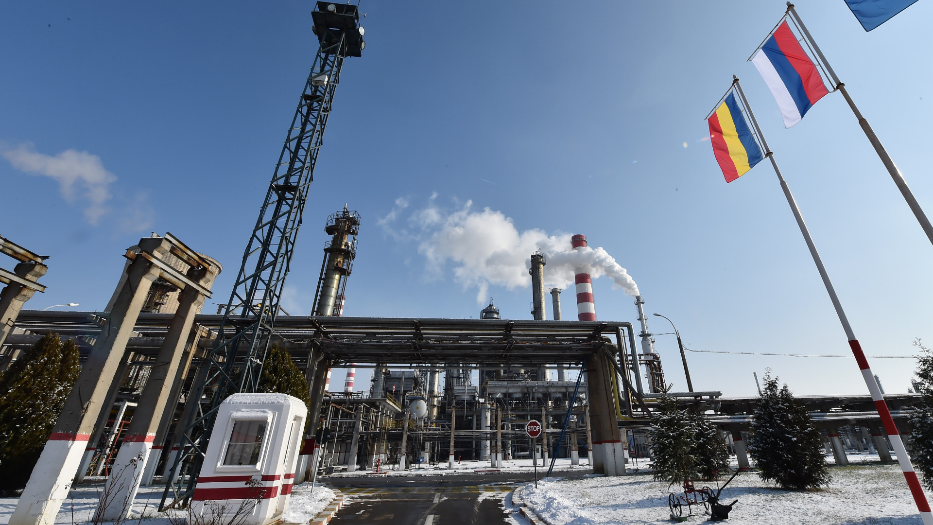 Sancțiunile SUA tensionează situația rafinăriilor Lukoil din Europa de Est. România ezită între derogare și naționalizare