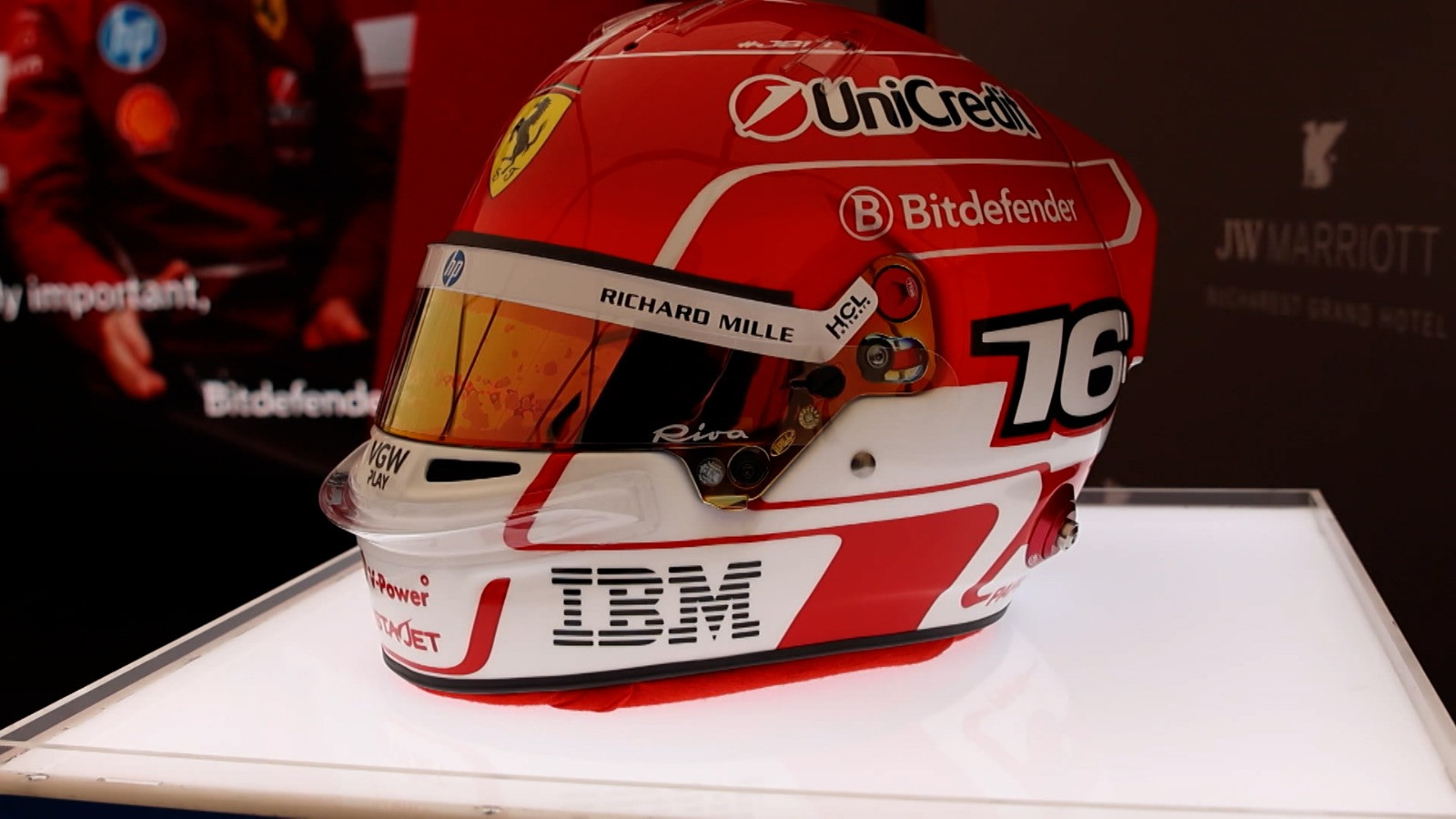 (P) Bitdefender expune monopostul de Formula 1 Ferrari la Băneasa Shopping City