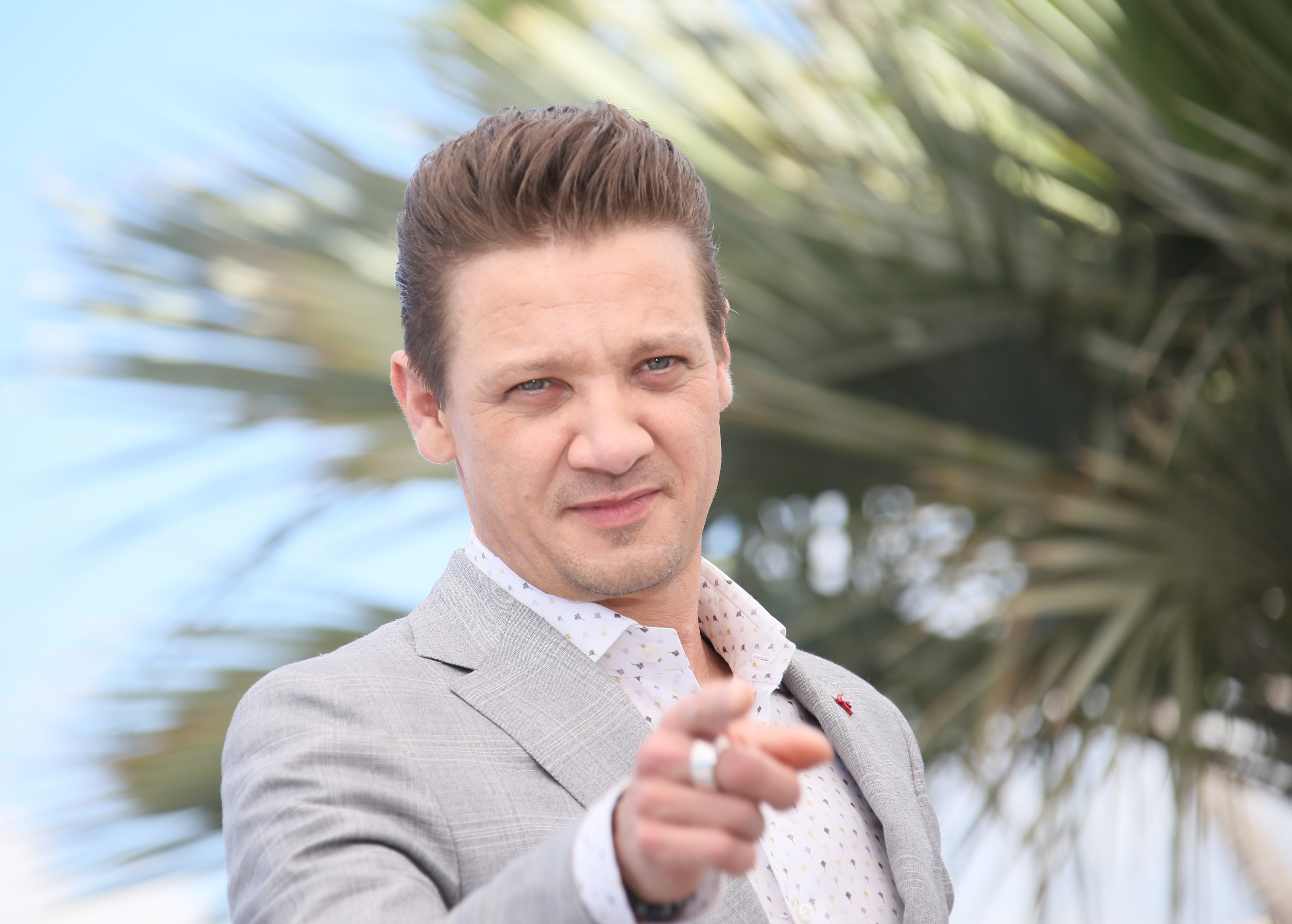Actorul Jeremy Renner este acuzat de hărțuire sexuală. Femeia spune că s-a lăsat totuși sedusă de starul american