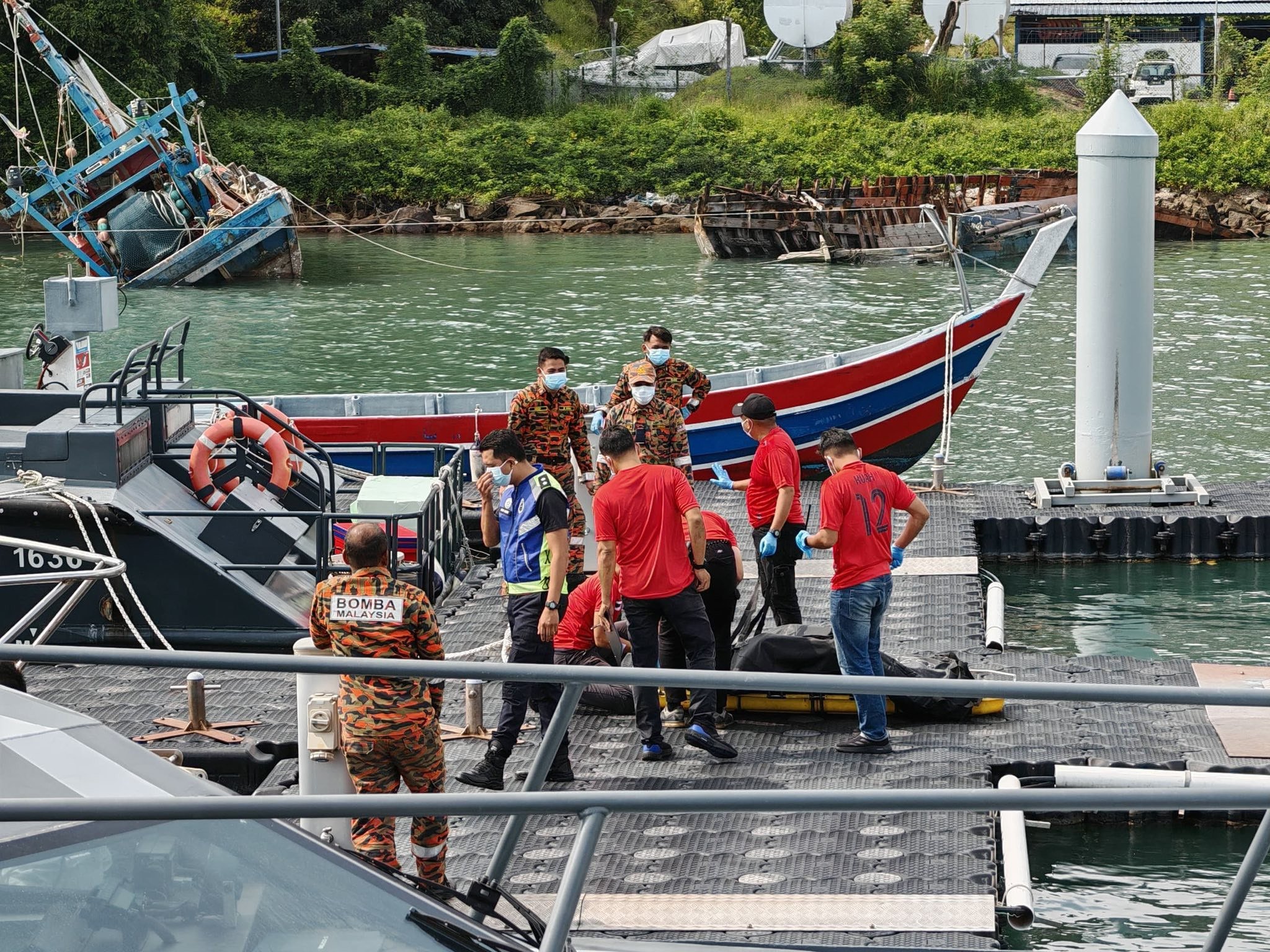 Cel puţin 21 de morţi după naufragiul unei ambarcaţiuni cu migranţi rohingya în apropiere de Malaezia şi Thailanda. FOTO