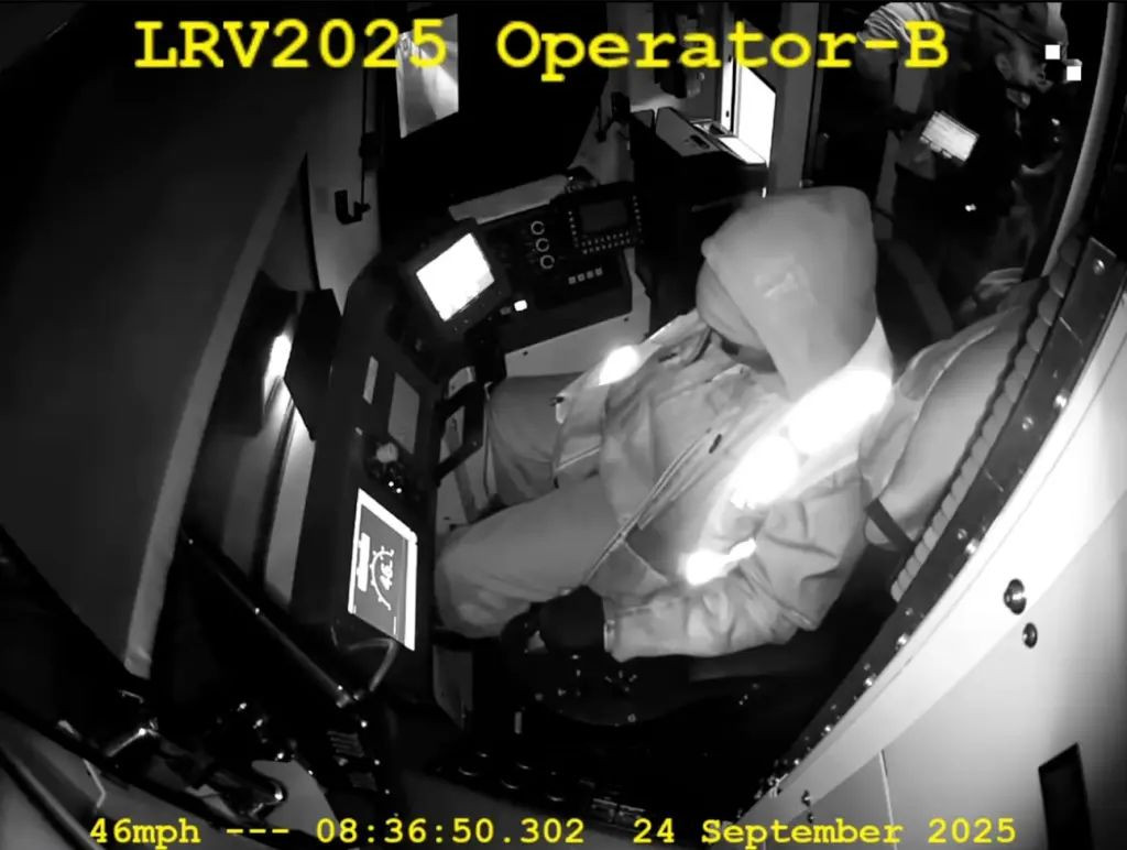 La un pas de tragedie. Un mecanic de tren a ațipit iar trenul a accelerat rapid într-o curbă. Ce a urmat