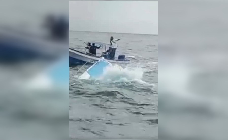 Momentul în care un vas de croazieră pe care se aflau zeci de oameni se scufundă într-un Golf din Republica Dominicană. VIDEO