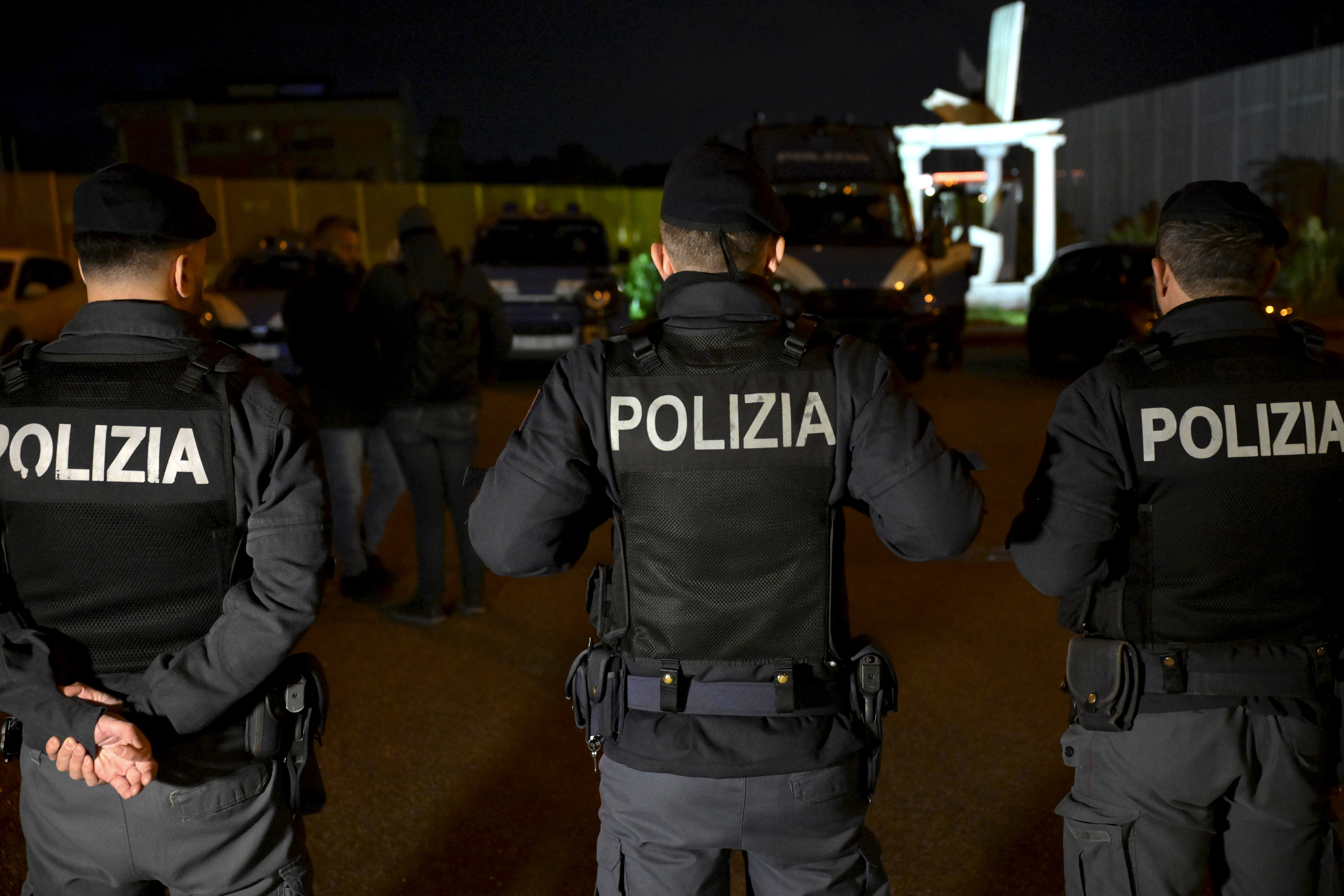 Un italian și-a ascuns 3 ani mama moartă în subsol și s-a deghizat în ea pentru a-i încasa pensia. Cum a fost prins