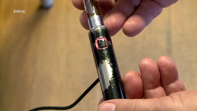 Eleve intoxicate de la țigara electronică a unui coleg, care o pusese la încărcat. „Au declarat arsuri oculare”