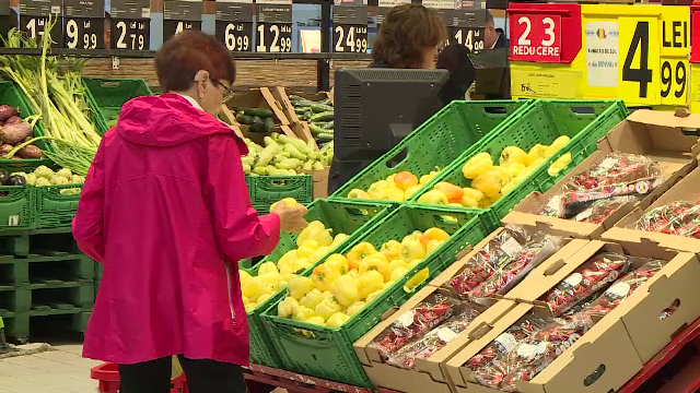 Scade puterea de cumpărare a românilor. Topul scumpirilor în ultima lună: Fructele costă cu 23% mai mult