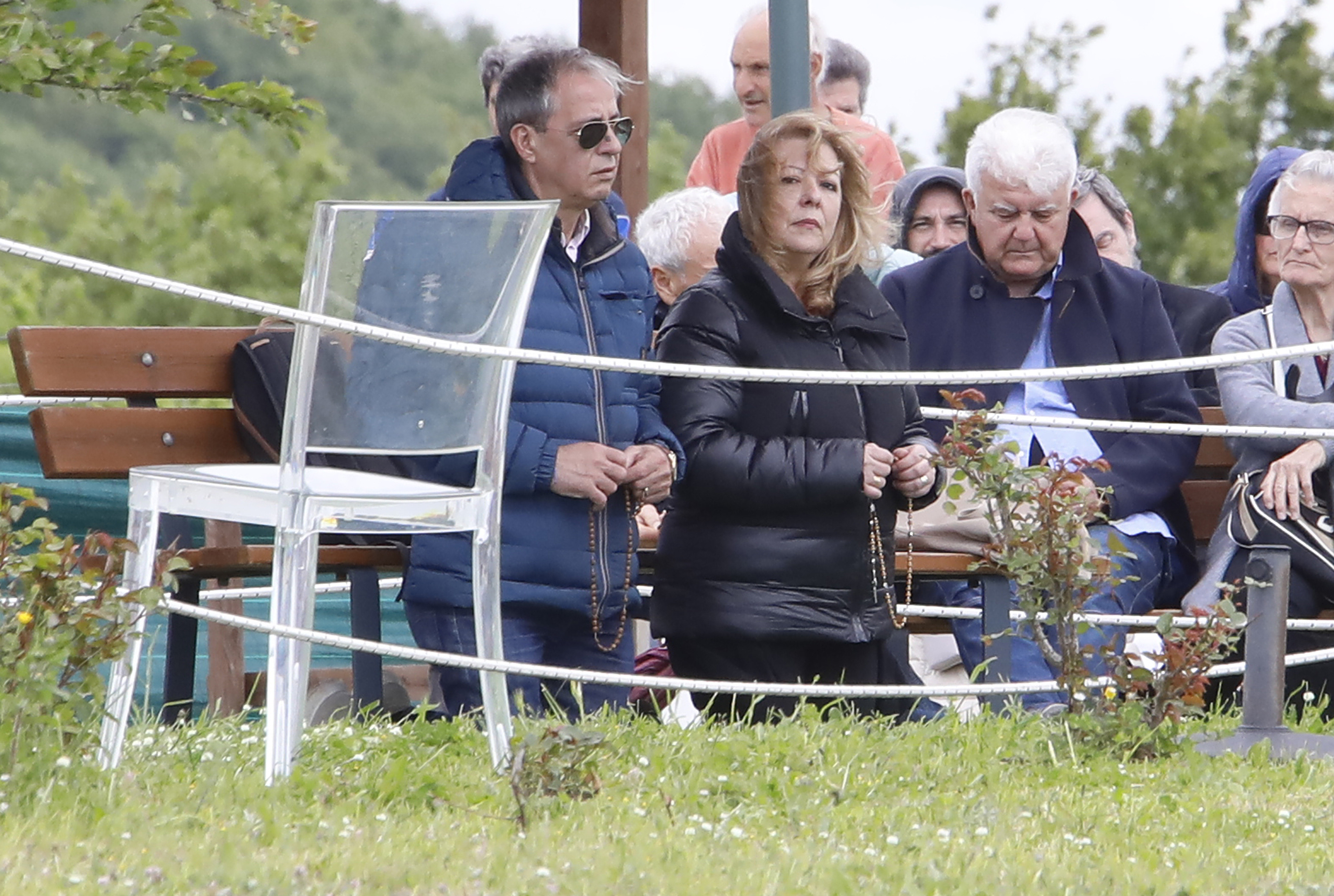 Femeie acuzată de fraudă după ce ar fi susținut că o statuie a Fecioarei Maria plânge sânge. A strâns 365.000 de euro