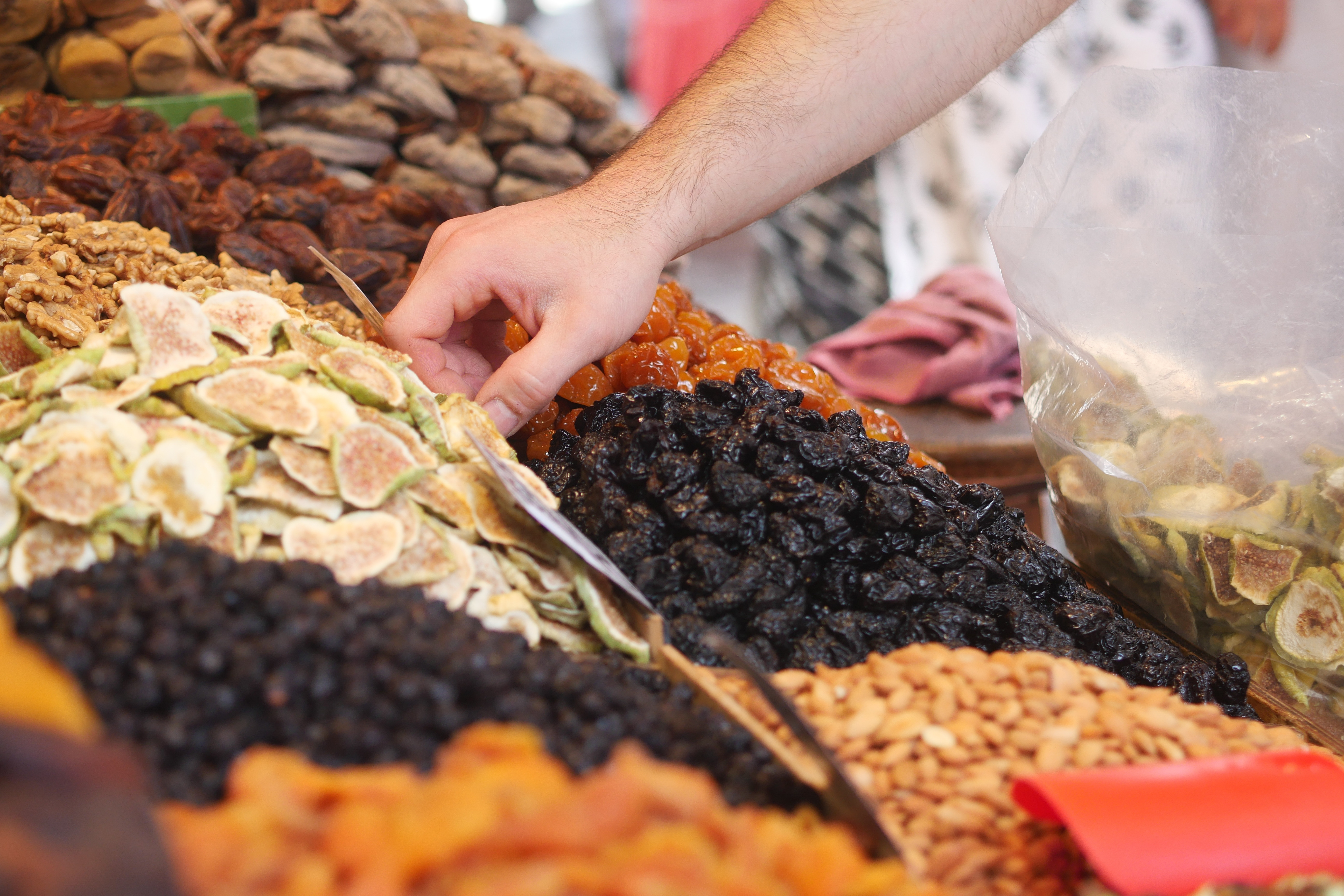 Fructele uscate, super-alimentele de iarnă care înlocuiesc dulciurile. Cum să le consumi corect și câte calorii au