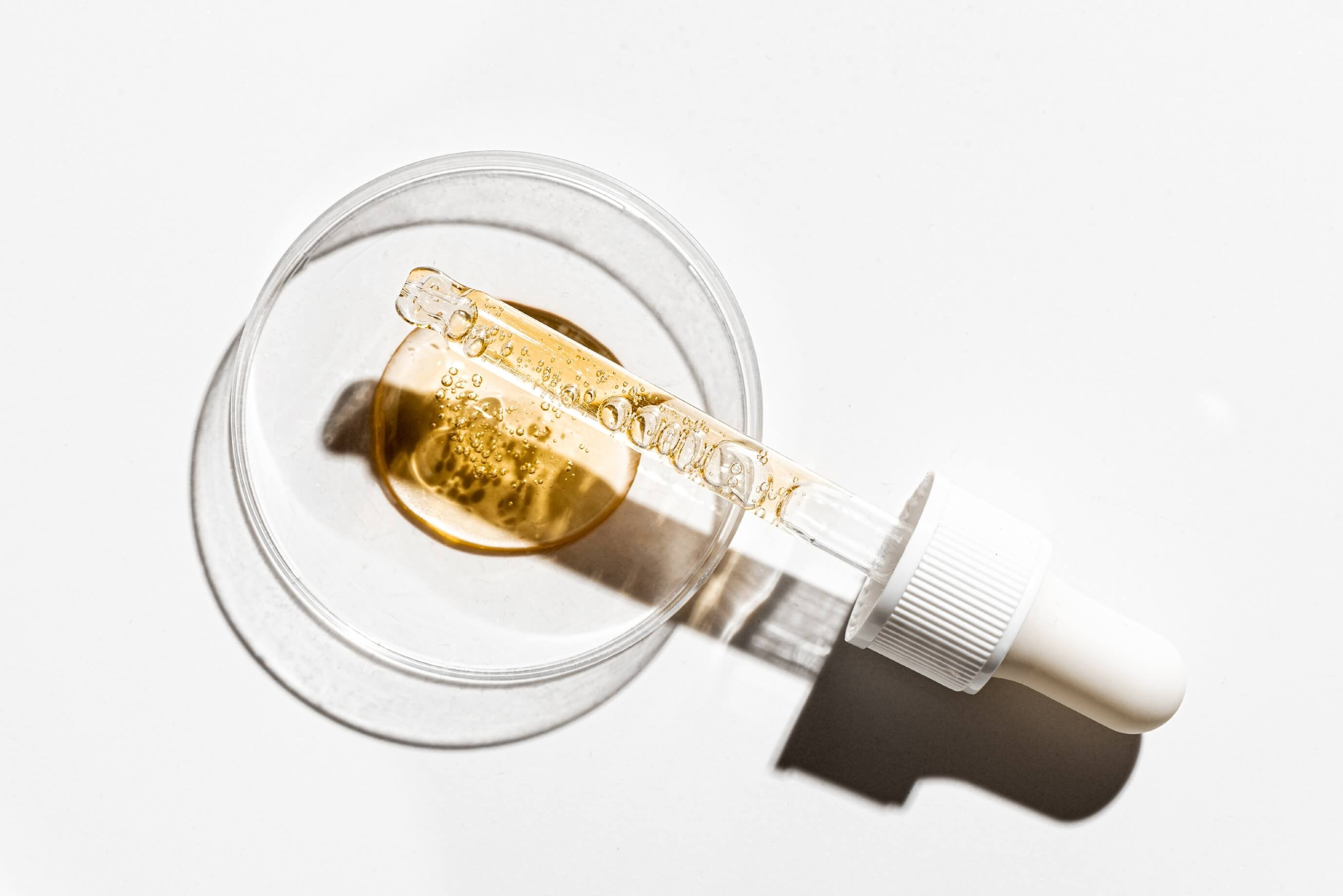 (P) Retinol Serum: cum îmbunătățește vizibil aspectul pielii