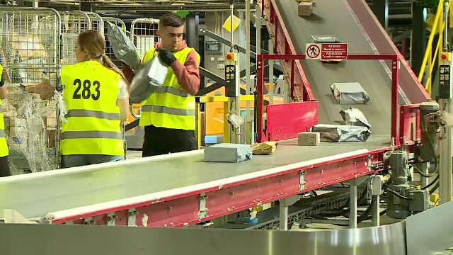 Coletele din afara UE ar putea fi taxate și dacă au o valoare sub 150 de euro. România pregătește o taxă suplimentară