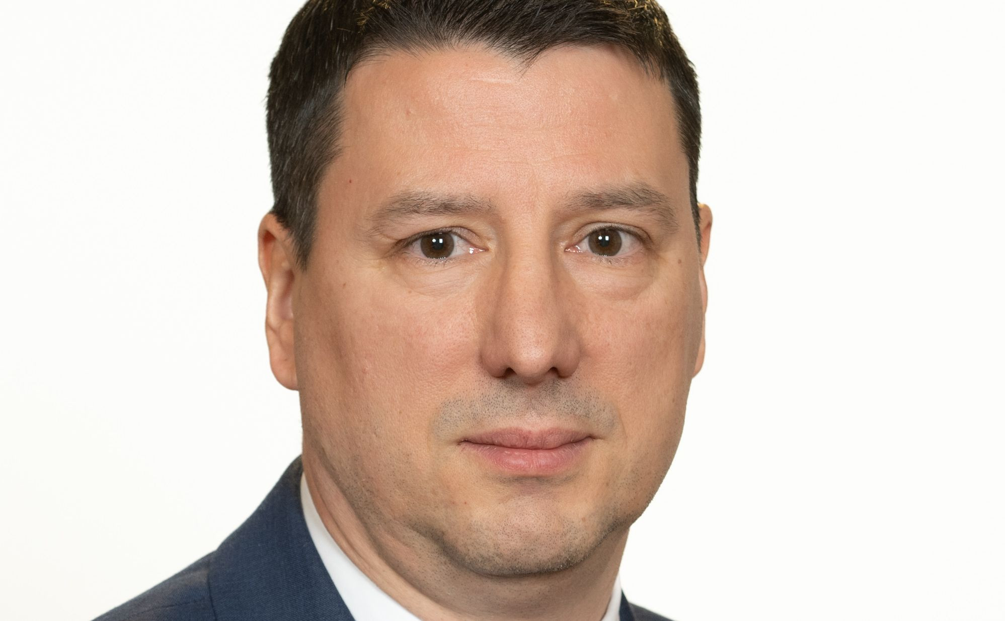 Senator ex-SOS, suspectat de furt. Rucsacul sustras a fost găsit la el în portbagaj