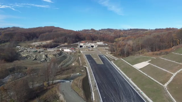 Lucrările pe Autostrada Sibiu–Pitești avansează rapid. Tunelul Momaia va fi primul din România cu beton în loc de asfalt