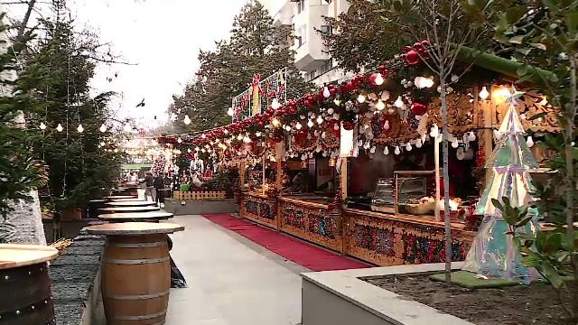 Târgurile de Crăciun se deschid la temperaturi de 18 grade. Craiova simulează iarna cu zăpadă sintetică