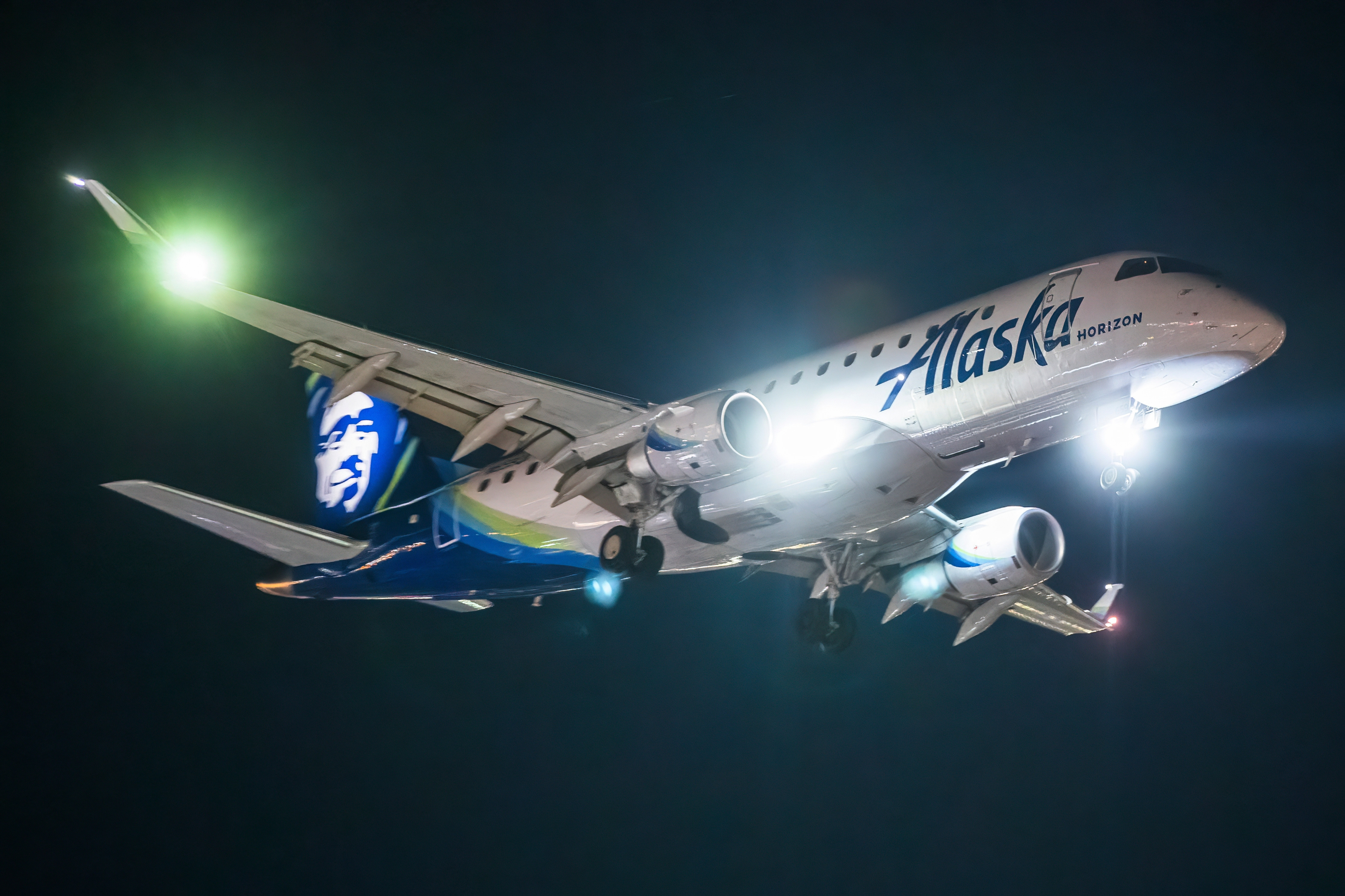 Un pilot drogat a încercat să oprească motoarele avionului crezând „că era într-un vis sau că era mort”