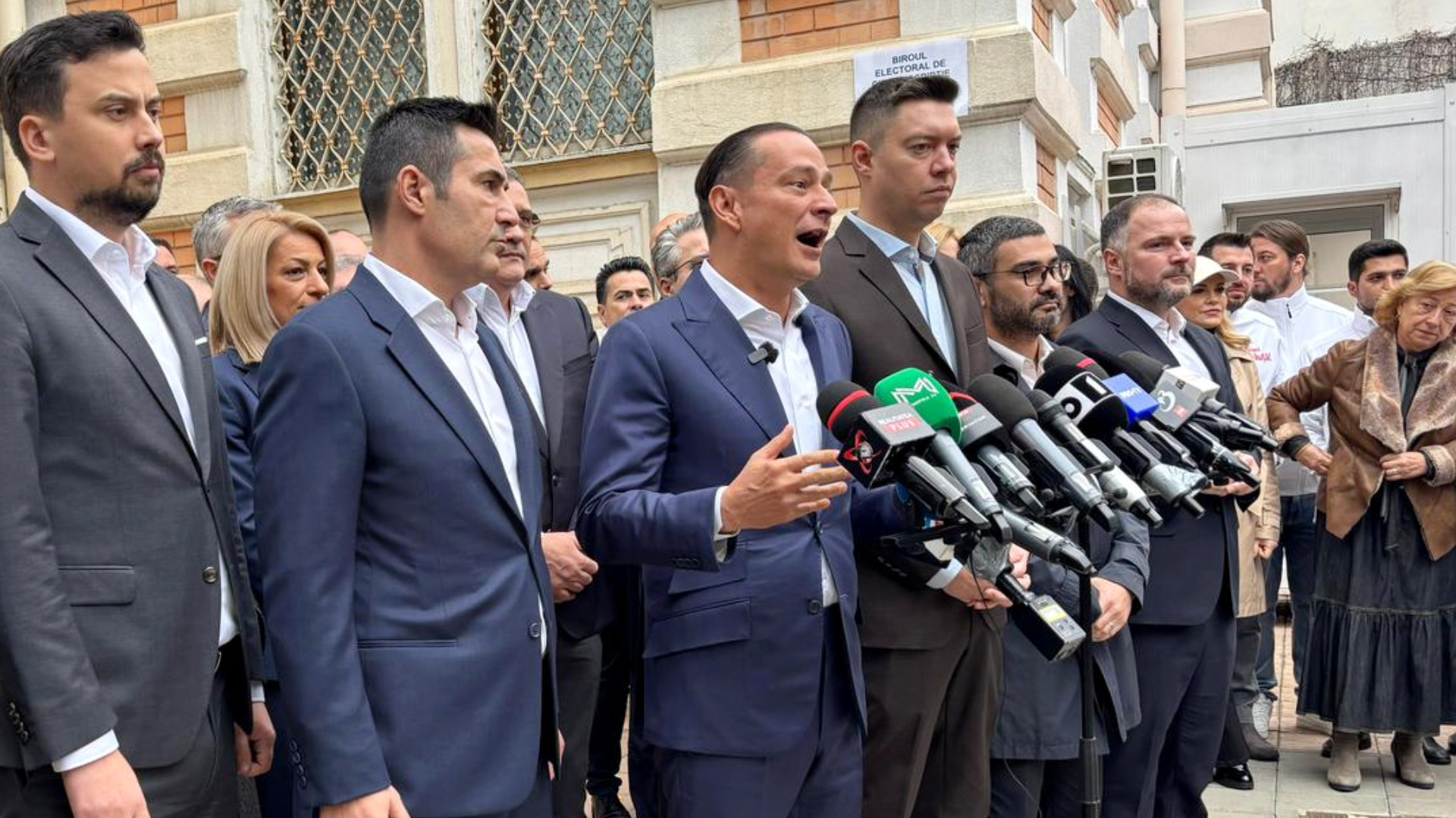 Neînsoțit de Sorin Grindeanu, Daniel Băluţă şi-a depus candidatura din partea PSD la alegerile pentru Primăria Capitalei