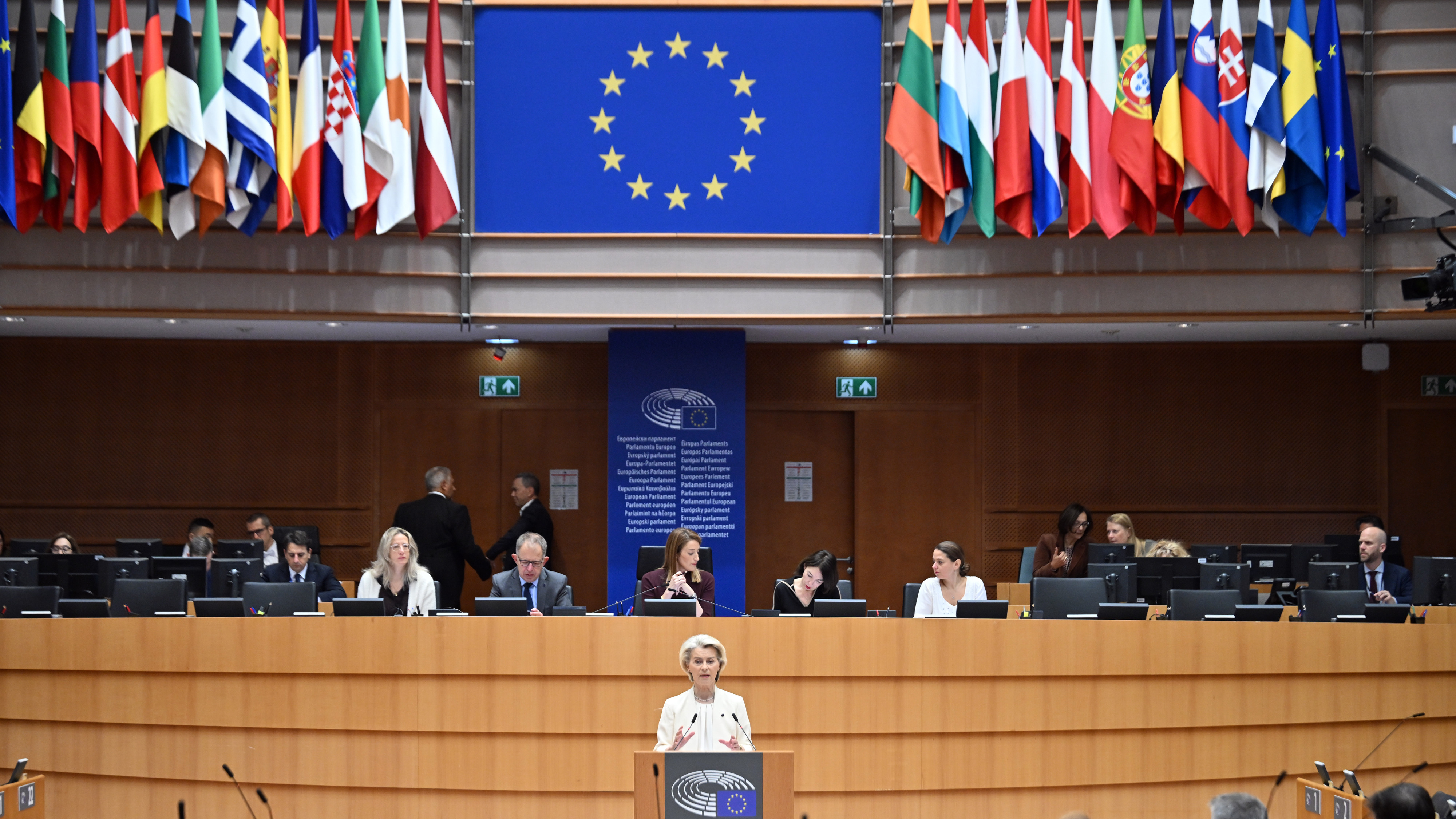 Acord provizoriu pe bugetul UE din 2026. Eurodeputații au negociat mai muți bani pentru transport, energie și cercetare