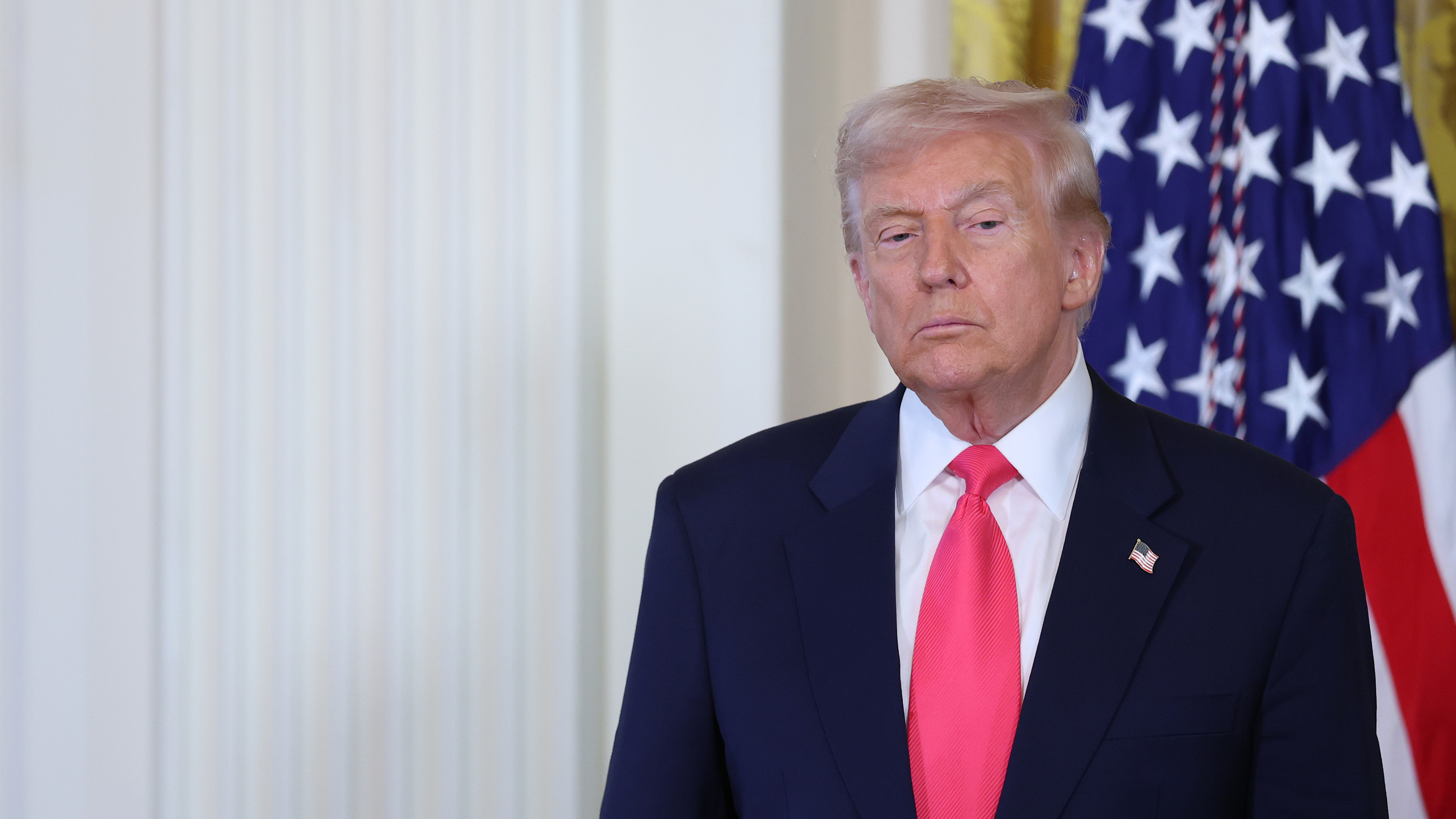 Donald Trump a fost dat în judecată. Este acuzat de încălcarea mai multor legi federale