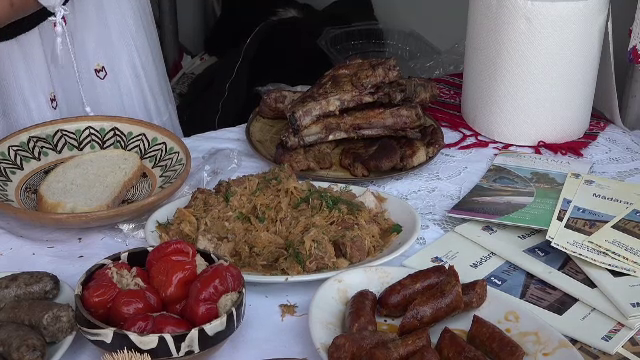 Bucătarii s-au întrecut cu preparate din carne de porc la Băile Felix. „Cu asemenea bunătăți să ținem post, nu se poate”