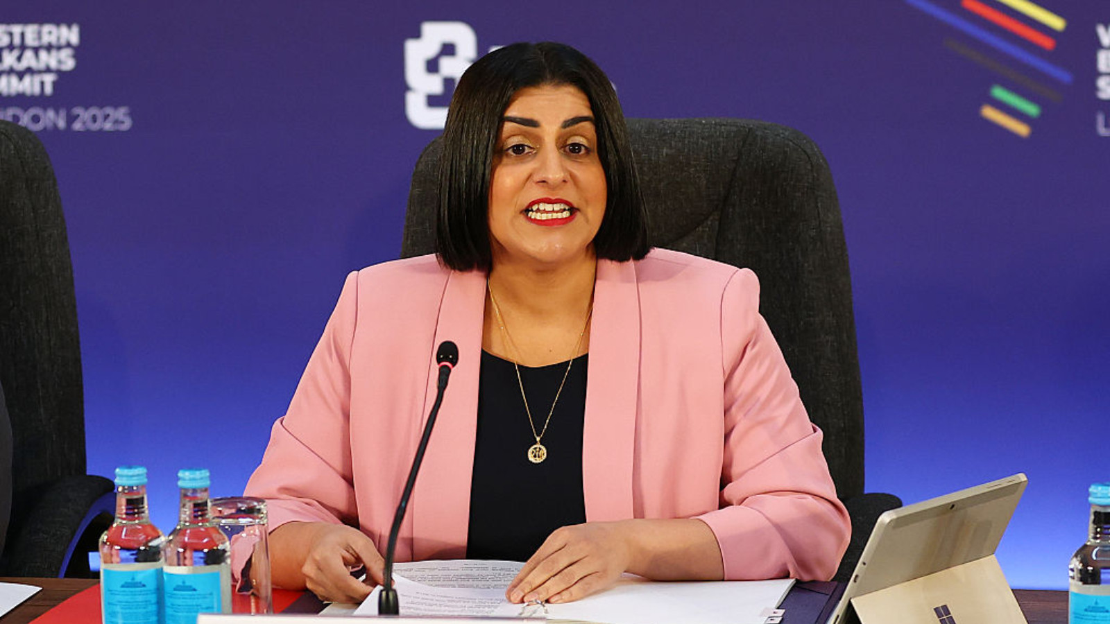 Londra anunţă măsuri „istorice" pentru a limita imigraţia. Mahmood: „Generozitatea noastră îi atrage pe migranţii ilegali”