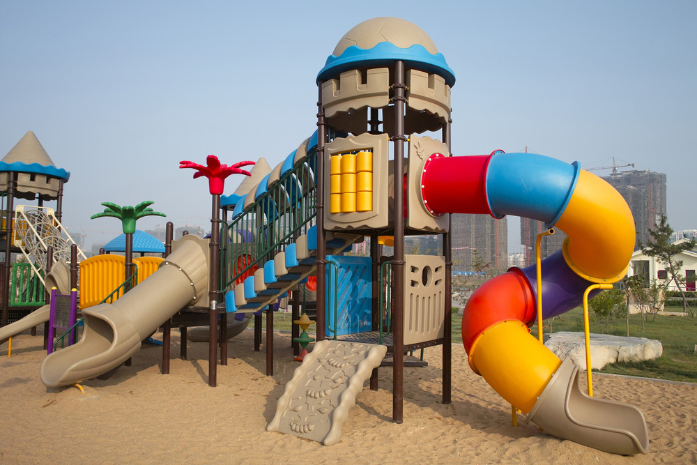 Nisipul de la mai multe locuri de joacă din Australia este contaminat cu azbest. 69 de școli vor fi închise