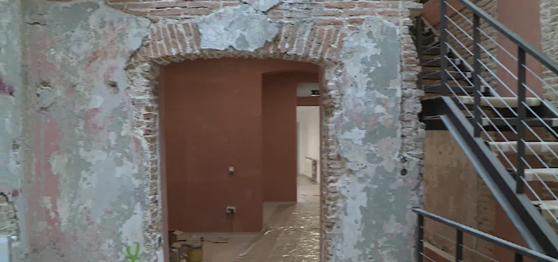 O clădire veche de două secole din centrul Capitalei a fost reabilitată. Alte câteva mii așteaptă o nouă șansă la viață