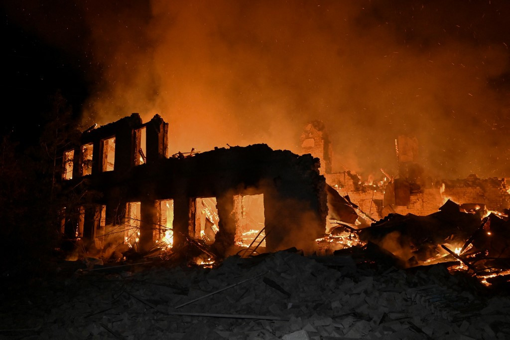 Rachetele Rusiei au vizat din nou civilii din Ucraina. Mai mulți copii au fost răniți în asaltul nocturn din estul țării