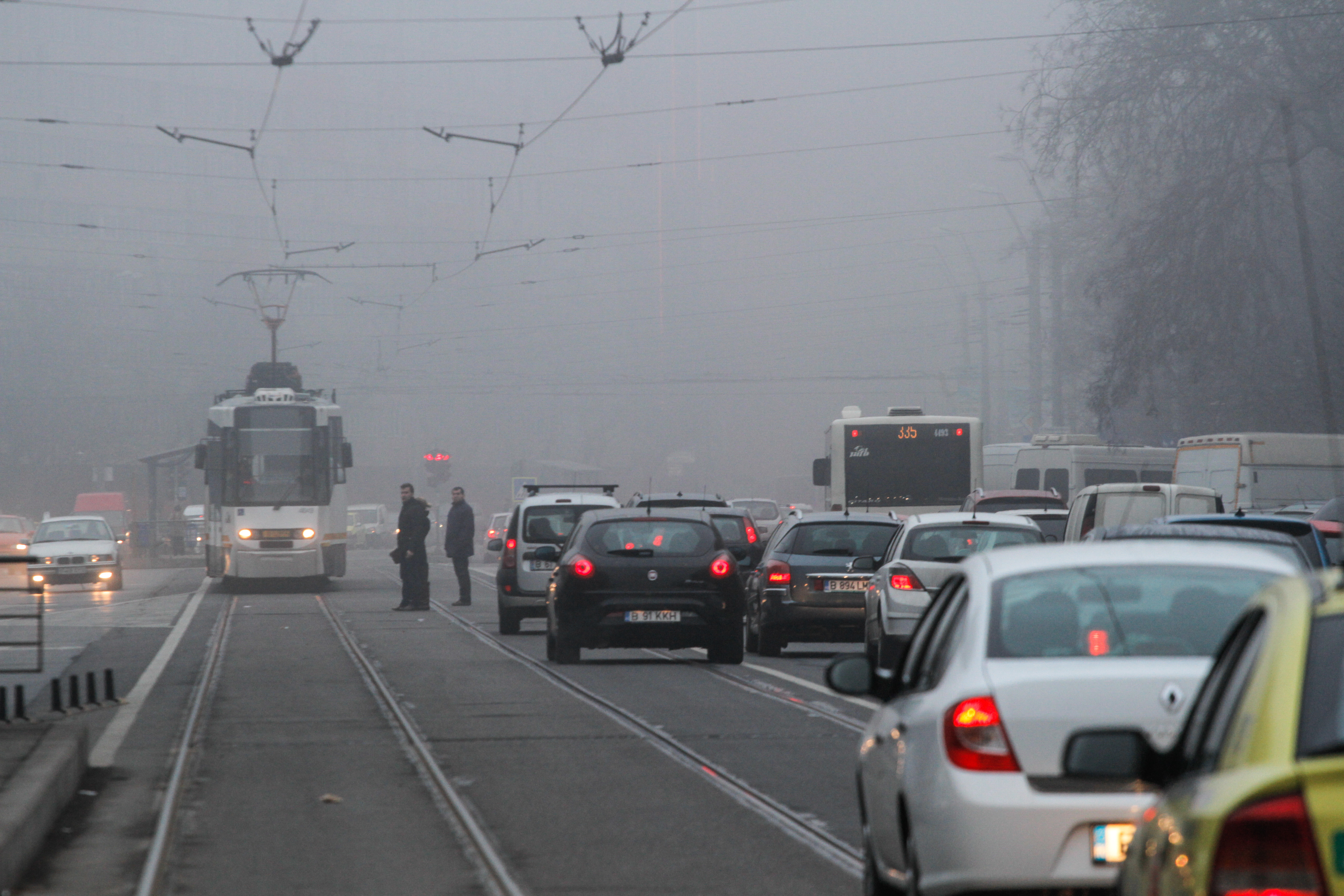 Cod galben de ceață în București și alte 19 județe. ANM a emis și o atenționare de vânt puternic în județul Cluj