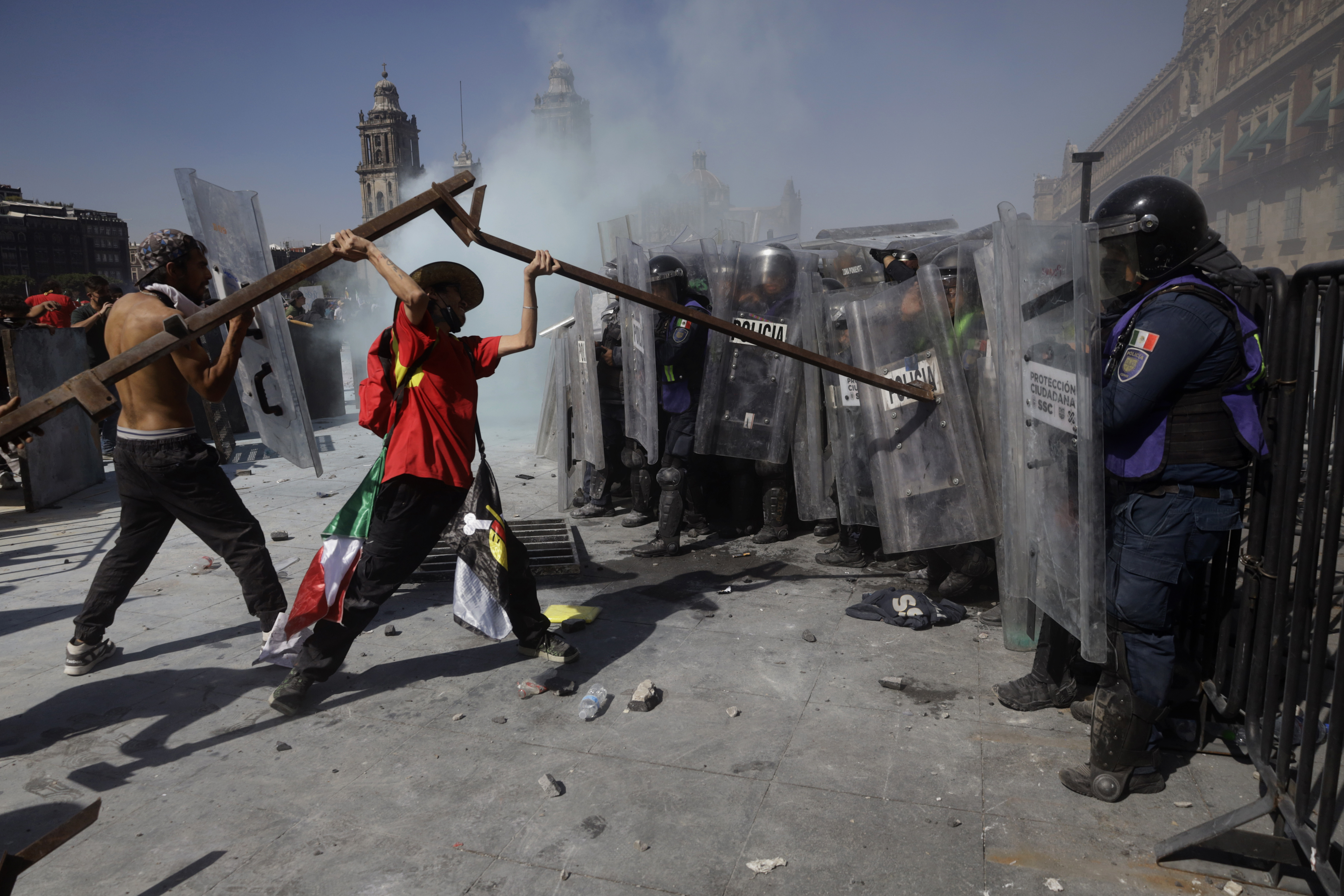 Proteste de amploare în Mexic. GenZ au făcut haos în fața palatului președintei Sheinbaum