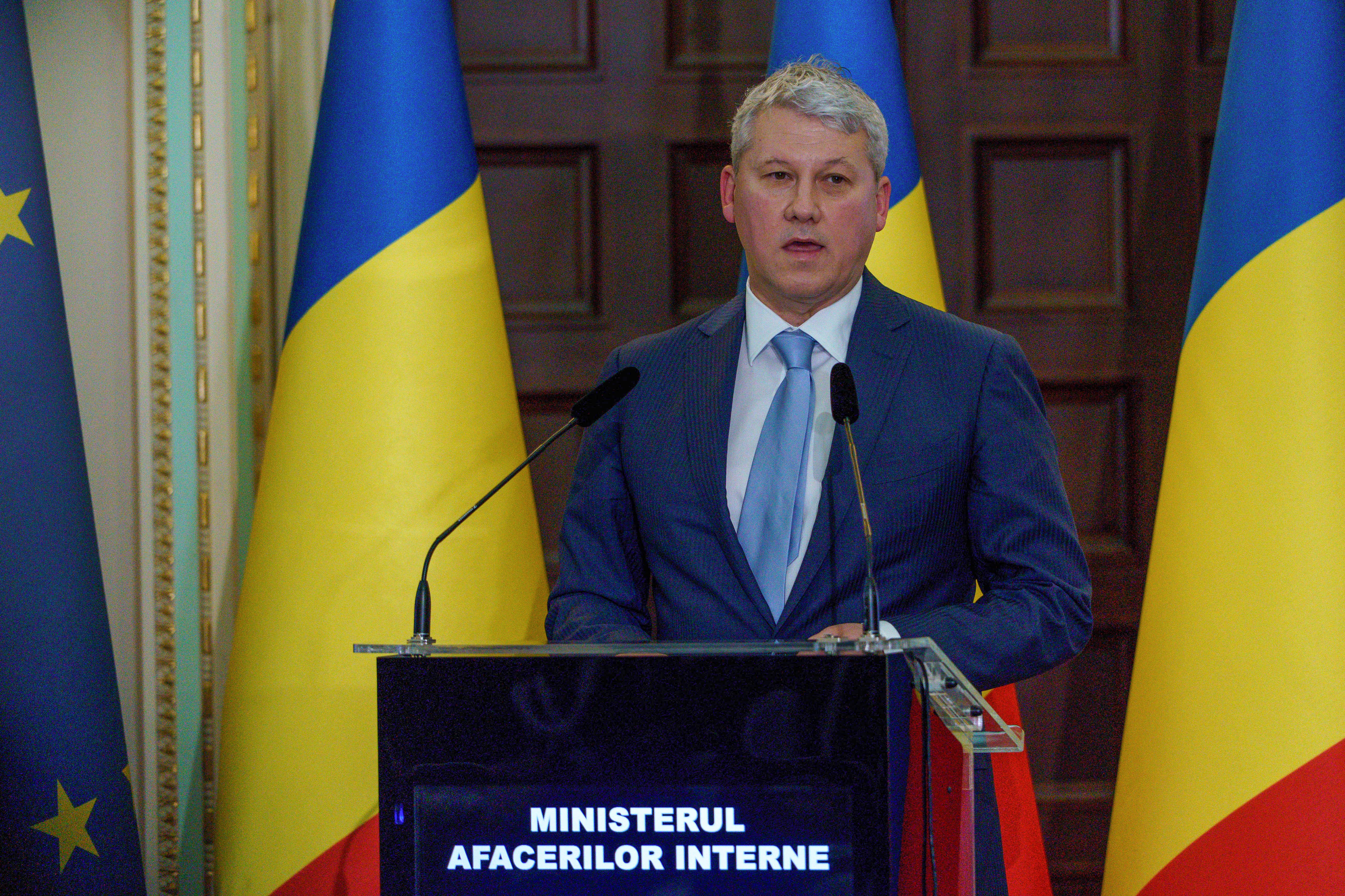 Peste 12.000 de oameni au semnat o petiţie pentru demiterea lui Cătălin Predoiu