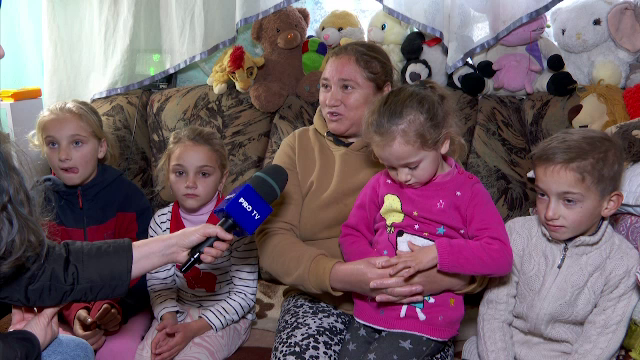 Dintr-o casă de chirpici veche de 120 de ani, spre un nou început: povestea emoționantă a familiei Dănilă