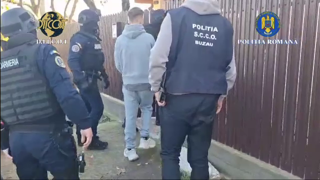 Tineri din Buzău, ridicați pentru trafic de droguri. Primeau comenzi, lăsau pachete și erau plătiți în crypto