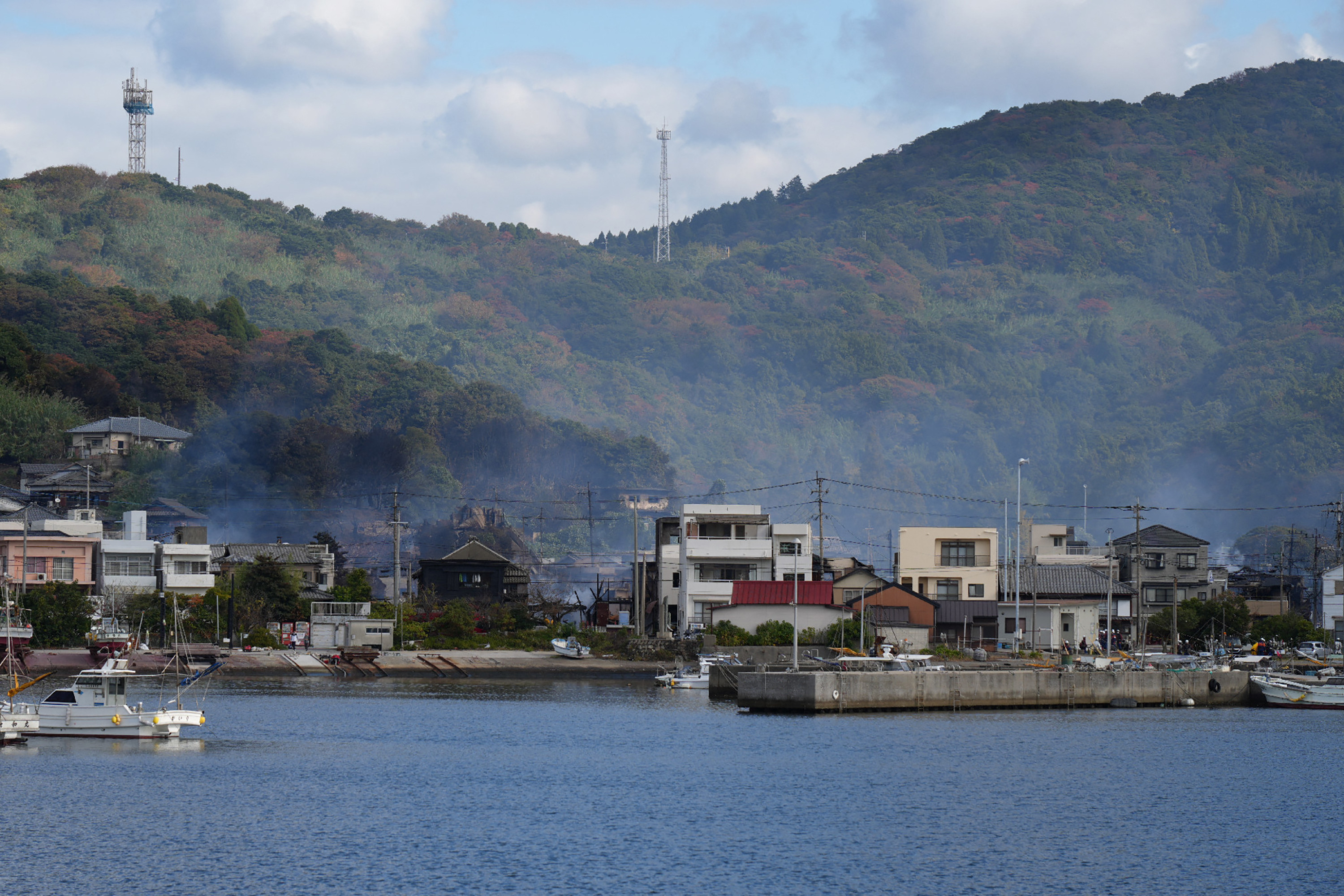 Un incendiu fără precedent în ultimii 50 de ani a cuprins un oraş din Japonia. O persoană a murit şi 170 de case, în flăcări