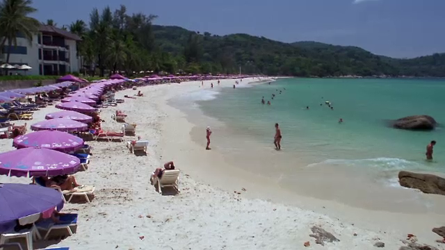 Românii fug de ger. Vacanțele exotice de iarnă, în creștere cu 20%. Destinațiile care atrag tot mai mulți turiști