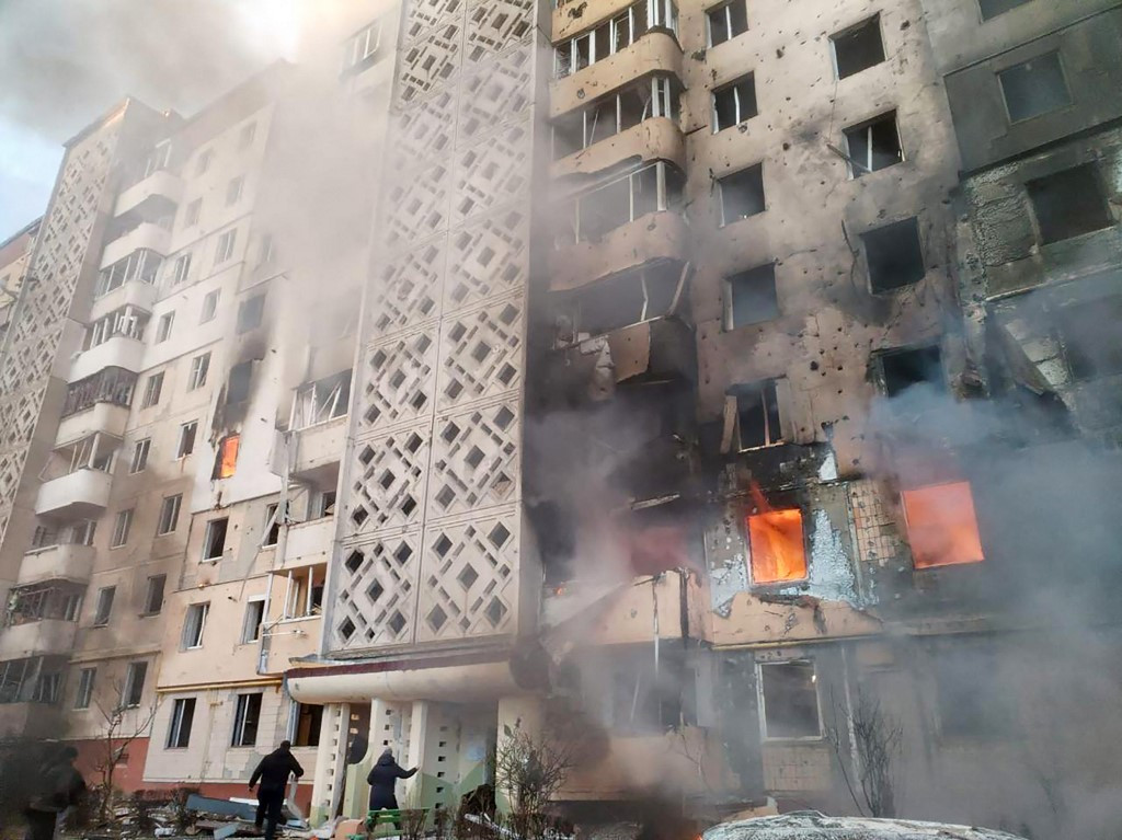 Încă o noapte de groază în Ucraina. Rachetele și dronele Moscovei au țintit civilii din oraşul Ternopil. Sunt zeci de victime