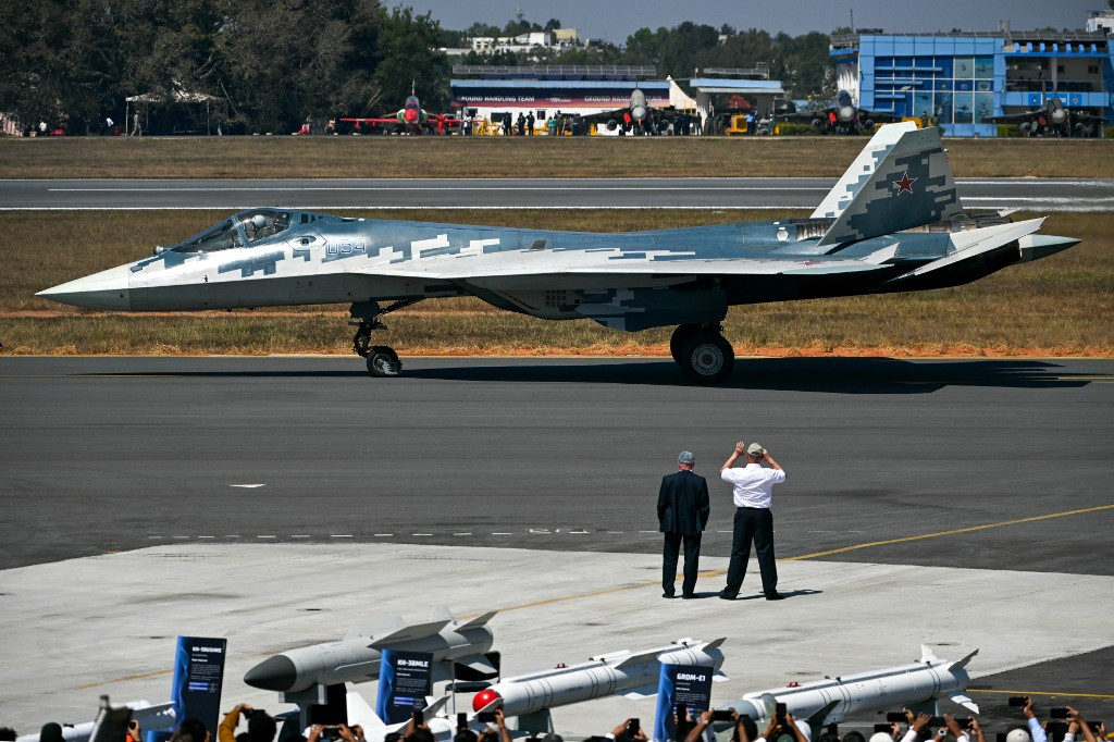 Rusia și-a prezentat avionul de luptă invizibil pe radar. Imagini surprinse cu temuta aeronavă Suhoi 57 | GALERIE FOTO