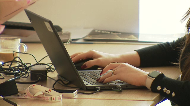 Angajatorii din România recrutează acum mii de candidați fără studii superioare. Cele mai căutate posturi